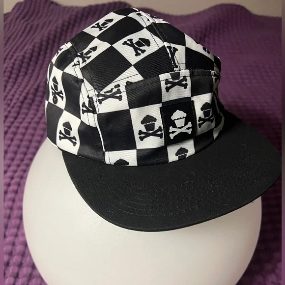 Johnny Cupcakes -Black and White 5 panel hat - Picture 1 of 3